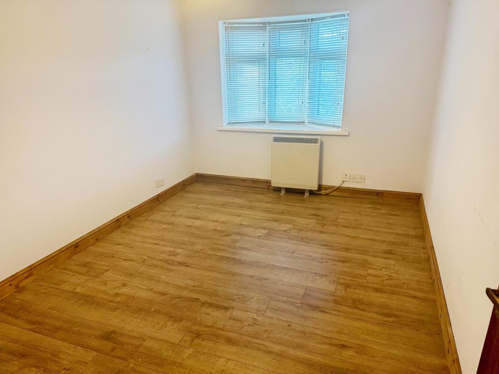 Lot: 156 - DOUBLE BAY WINDOW TWO-BEDROOM SEMI-DETACHED BUNGLAOW - Bedroom 1